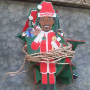 RARE Like new "Snoop on the Stoop" brand "Feliz Navi Dogg" 60 in. garland & box